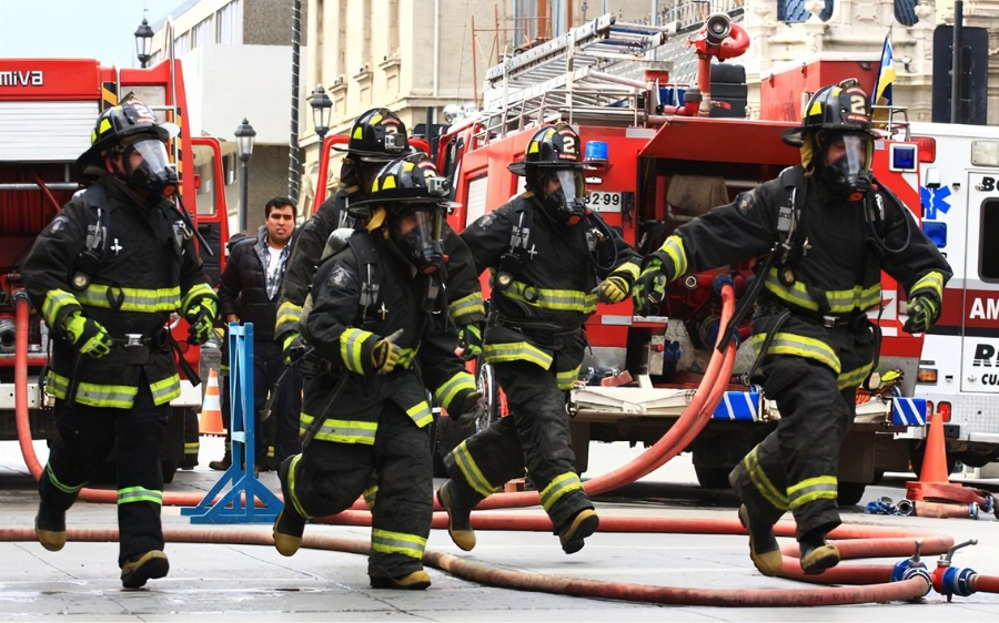 Bomberos y clientes de Aguas Décima recaudaron 13 millones de pesos en mayo